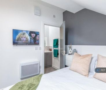 1 bedroom in a house share to rent - Photo 3