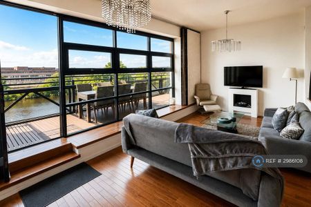 3 bedroom penthouse to rent - Photo 2