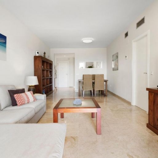 2 Bedroom Apartment For Rent in Estepona, Málaga - Photo 1