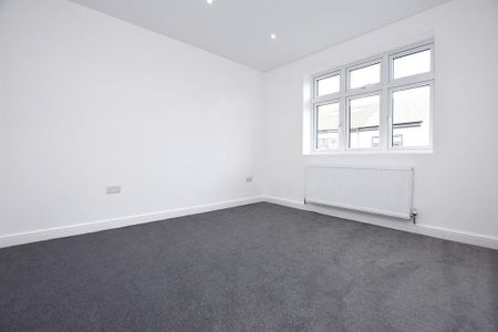 3 bedroom end of terrace house to rent - Photo 3