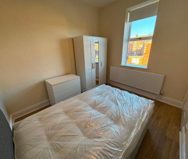 2 bedroom flat to rent - Photo 6