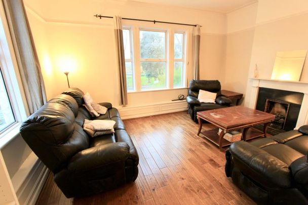 2 Bed Flat, Friern Barnet Road, N11 - Photo 1
