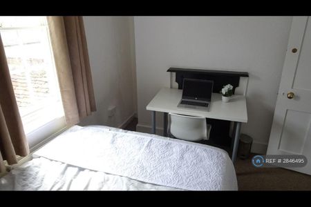 3 bedroom end of terrace house to rent - Photo 3
