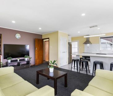 Spacious Townhouse in Central Location - Photo 4