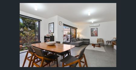 Low Maintenance Living! - Photo 3