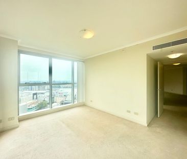 Spacious Two-Bedroom Plus Study in the Prestigious Regency Building - Photo 6