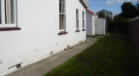 Character on England!! - Photo 3