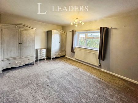 3 bedroom house to rent Bay View Crescent, Little Oakley, CO12 - Photo 3