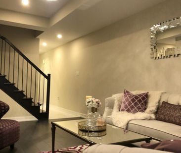 For Lease - 208 Huguenot Road, Oakville, Ontario - Photo 1