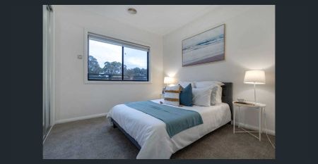 Beautiful Family Home in Prime Location – Space, Style & Comfort! - Photo 3