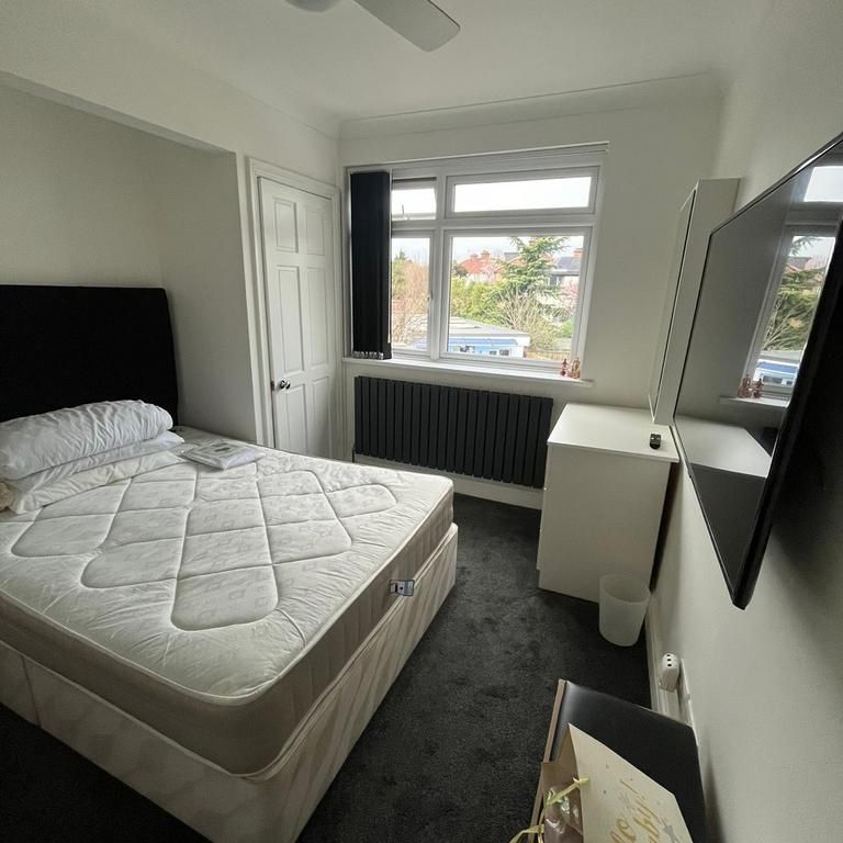 1 bedroom in a house share to rent - Photo 1