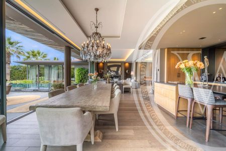 Tout savoir sur cette maison dans le quartier Valmasque-Notre Dame de Vie, à Mougins - Photo 2