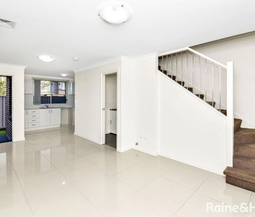 Modern Three Bedroom Town House - Photo 1