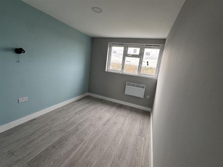 York Road, Northwood HA6, London - Photo 2