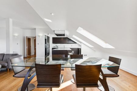 3 bedroom flat in Islington - Photo 5