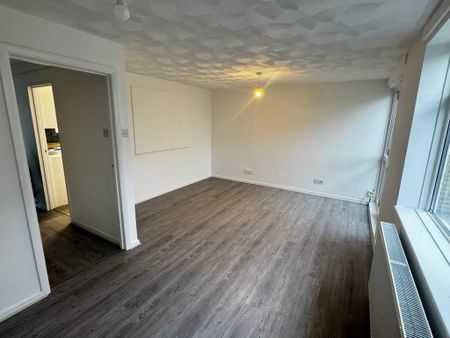 2 bedroom maisonette to rent - Photo 2