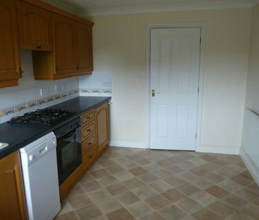Semi-detached house to rent on - Photo 4