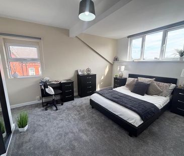 4 bedroom terraced house to rent - Photo 2
