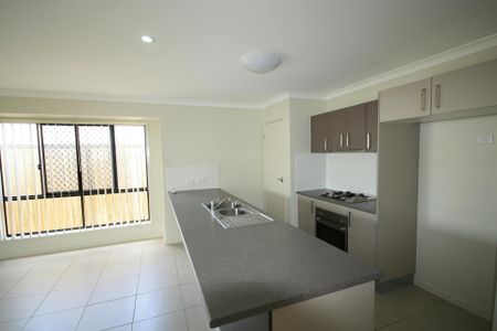 LOW MAINTENANCE 4 BEDROOM FAMILY HOME - Photo 5