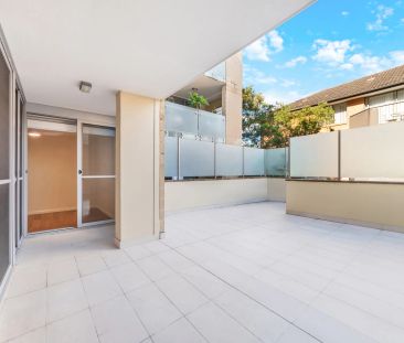 A Spacious, Stylish Sanctuary In An Unbeatable Location - Photo 3