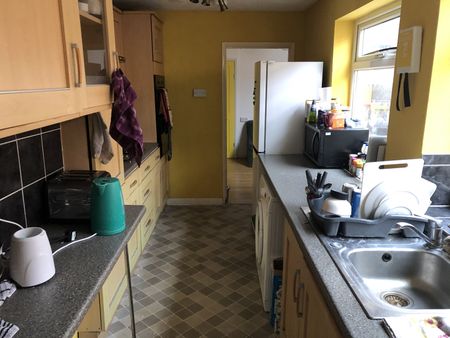 3 bed house to rent in Cromwell Road, Colchester - Photo 5