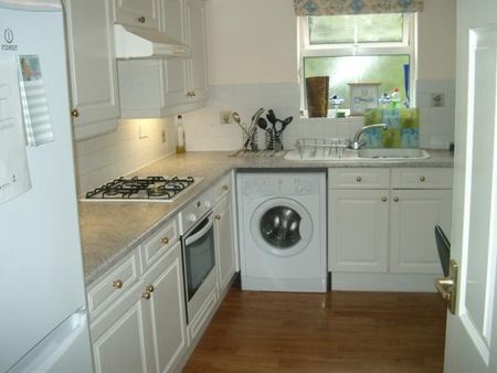 2 bedroom ground floor flat to rent - Photo 5