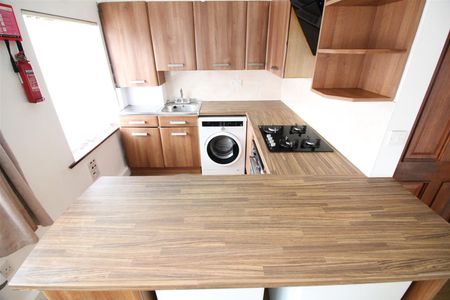 Kingsbridge Crescent, Southall - Photo 4