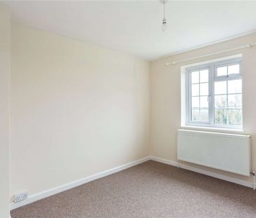 Newly decorated three-bedroom cottage in Elsfield - Photo 2