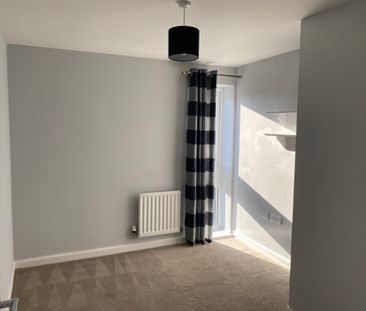 Spitfire Road, Upper Cambourne, Cambridge - Photo 2