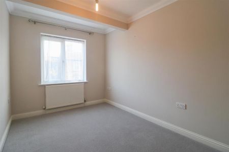 3 bedroom end of terrace house to rent - Photo 5