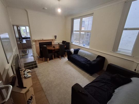 Pen-Y-wain Road, Roath - Photo 1