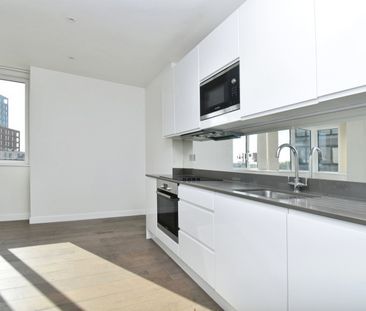 Flat to rent - High Street, Bromley, BR1 - Photo 6