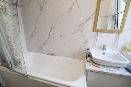 Room in a Shared Flat, St Gilles House, E2 - Photo 5