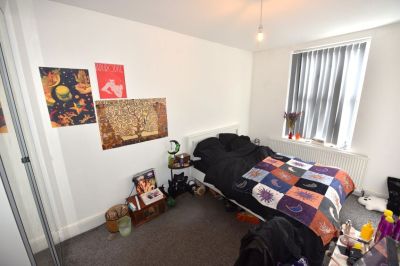 2 bedroom Flat in Kelso Road, Leeds - Photo 3