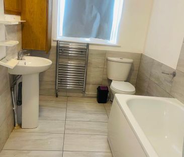 1 bedroom in a flat share to rent - Photo 5