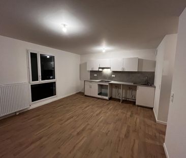 location Appartement T2 DE 41.8m² À CARRIERES SOUS POISSY - Photo 4