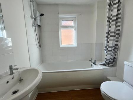 2 bedroom end of terrace house to rent - Photo 4