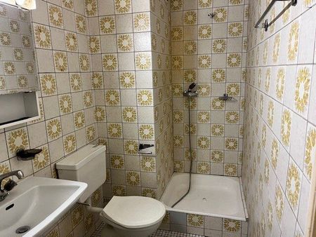 Appartement lumineux de 2.5 pièces en plein centre-ville - Photo 3