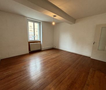 Location Appartement 4 pièces 83m² BOURG EN BRESSE 01000 - Photo 2