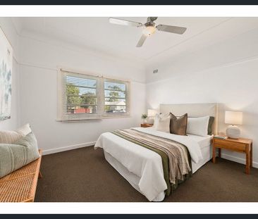 CHARMING COTTAGE IN SOUGHT-AFTER NEW LAMBTON - Photo 3