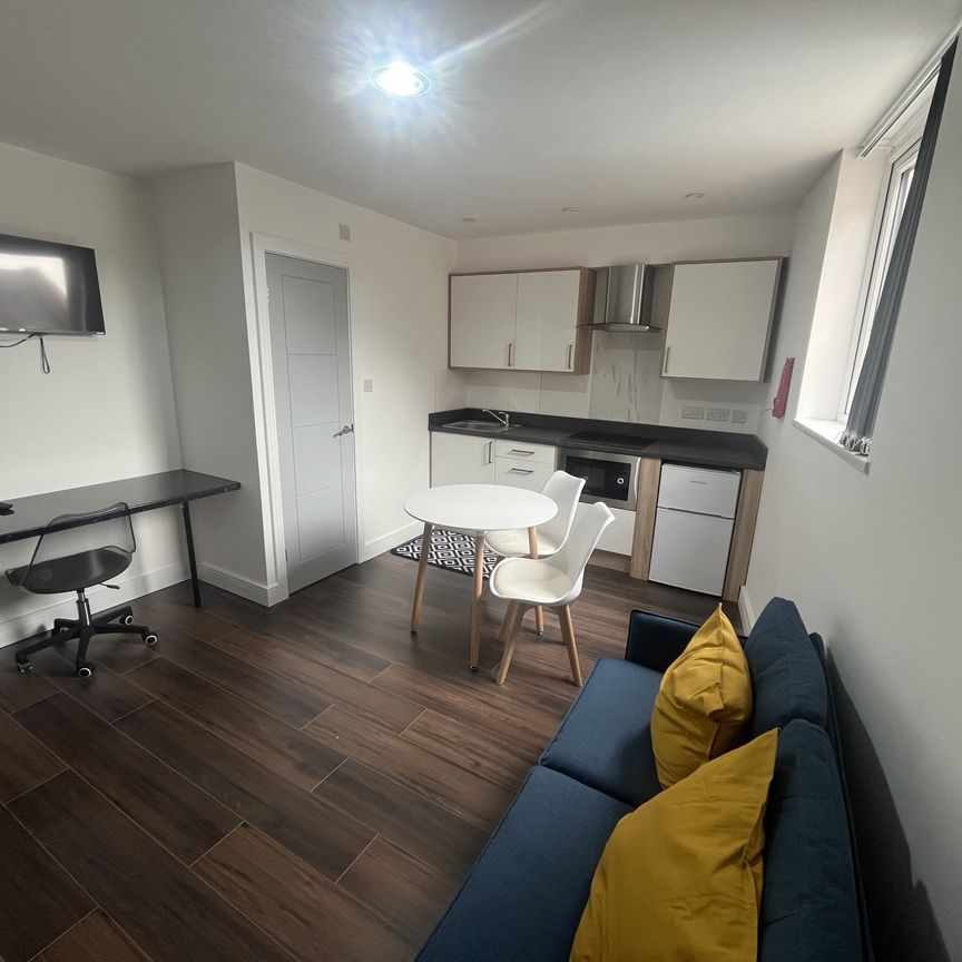 Flat 4 674 Bristol Road All Bills Included - Photo 1