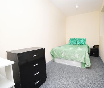 1 bed house share to rent in Renshaw Street, Burnley, BB10 - Photo 3