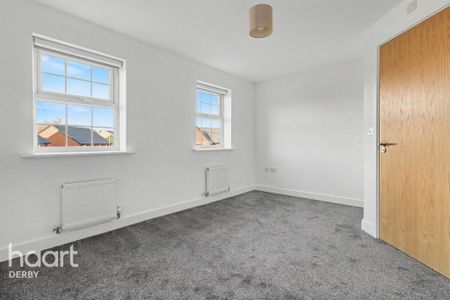 4 bedroom semi-detached house to rent - Photo 2