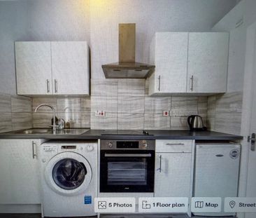 Studio Flat, Very Near Warwick Road Area, SW5 - Photo 4