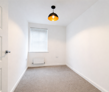 King Alfred Way, Great Denham, Bedford - Photo 2