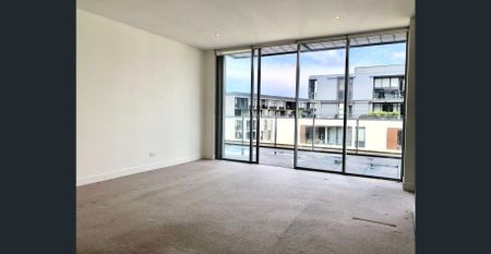 A large Apartment with a convenient location and view - Photo 3