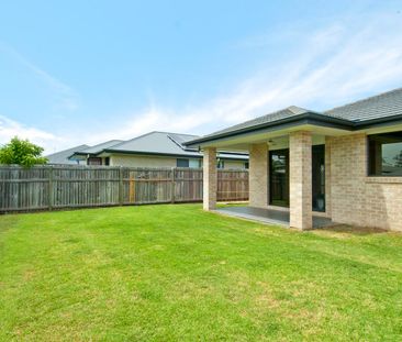 QUALITY BUILT HOME IS WAITING FOR YOUR FAMILY TO MAKE THE MOVE! - Photo 5