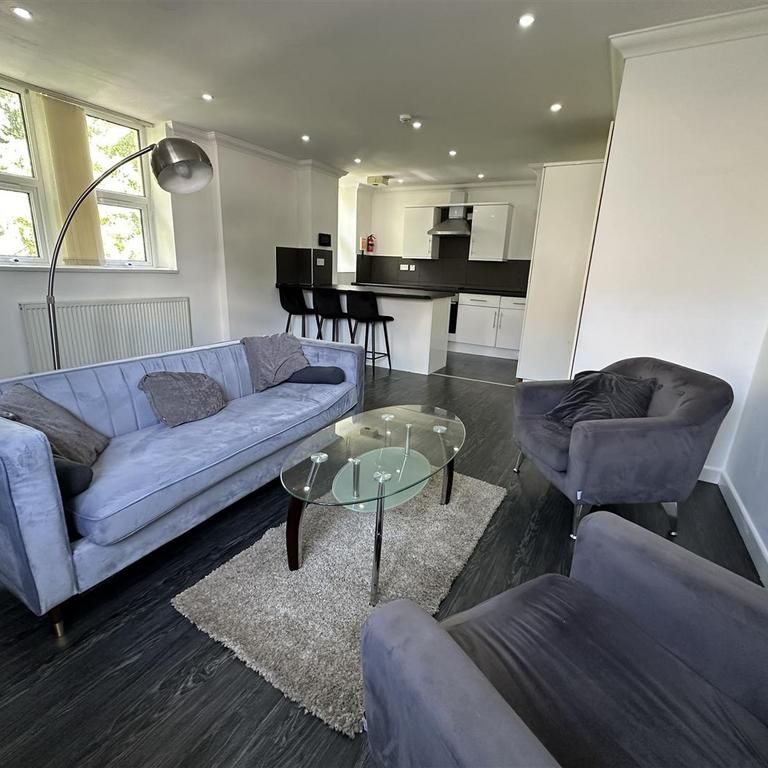 3 bedroom apartment to rent - Photo 1