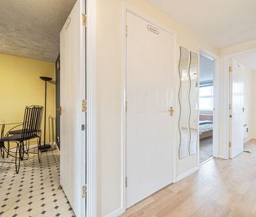 2 Bed Flat, Elm Park, RG30 - Photo 3