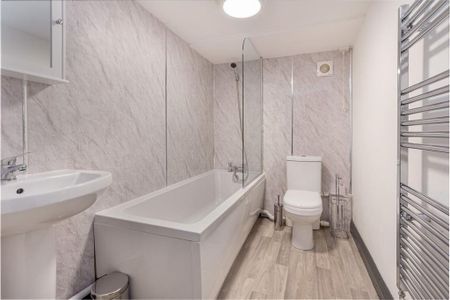 1 bedroom in a house share to rent - Photo 4